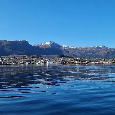 Villa Nydelig Ved Sjoen Med Jacuzzi Og Batutleie